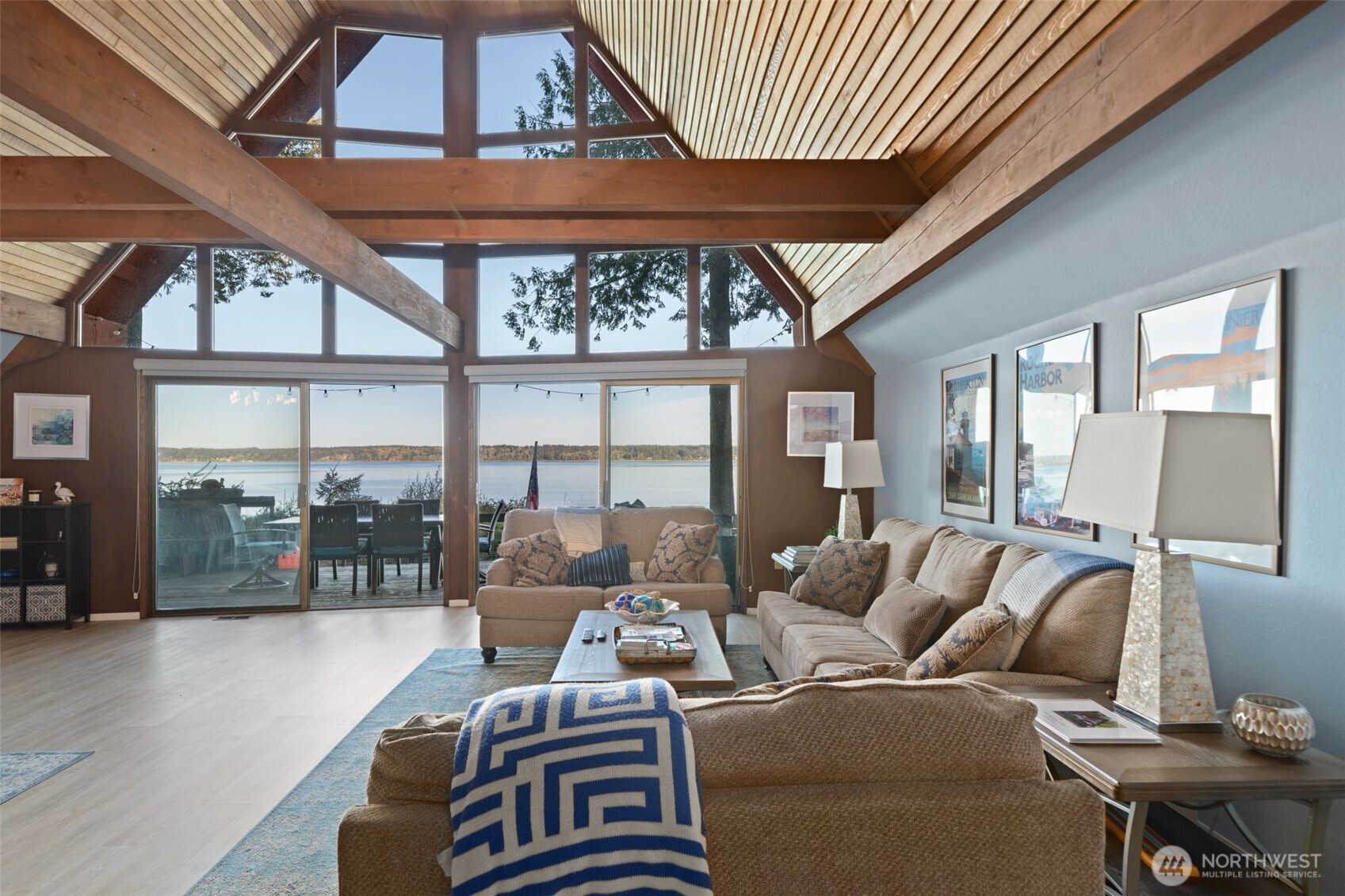 362 E Pointes Drive E