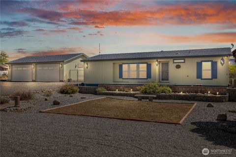 Photo of 403 Apple Place SW, Mattawa, WA 99349 (MLS # 2512304)