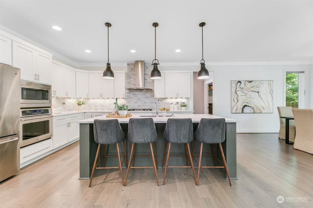 Photo of 6924 125th Avenue NE, Kirkland, WA 98033 (MLS # 2076376)