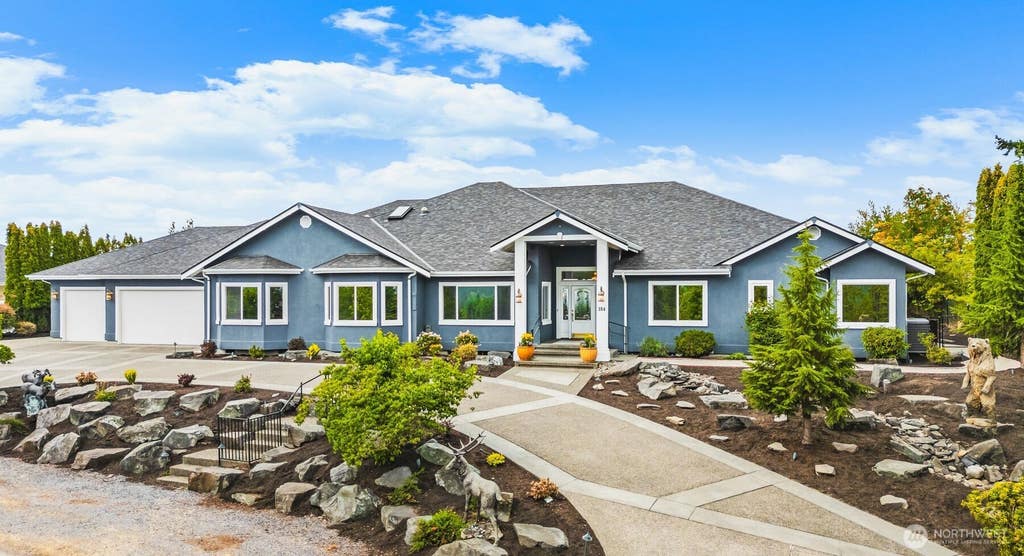 Photo of 184 Dow Ridge Drive N, Eatonville, WA 98328 (MLS # 2534521)