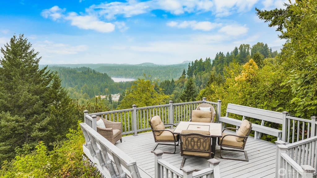Photo of 184 Dow Ridge Drive N, Eatonville, WA 98328 (MLS # 2534521)