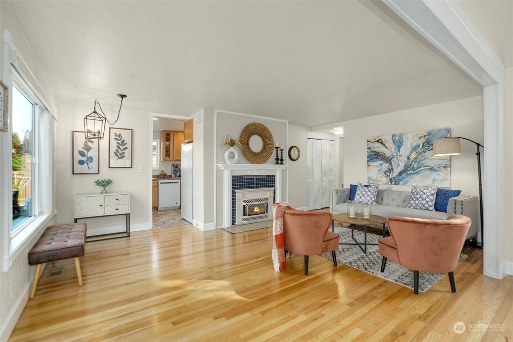 Photo of 15554 9th Avenue NE, Shoreline, WA 98155 (MLS # 2015402)