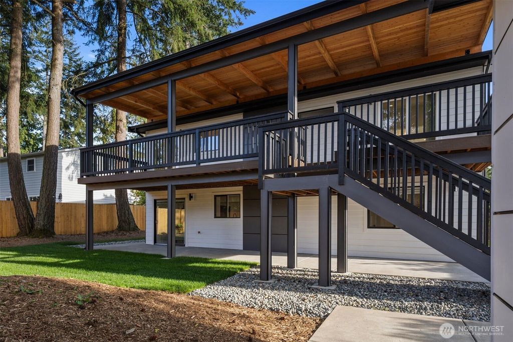 Photo of 9124 NE 139th Street, Kirkland, WA 98034 (MLS # 2443958)