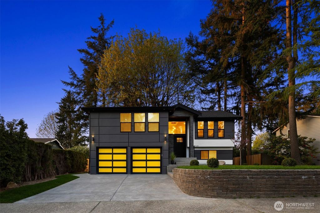 Photo of 9124 NE 139th Street, Kirkland, WA 98034 (MLS # 2443958)