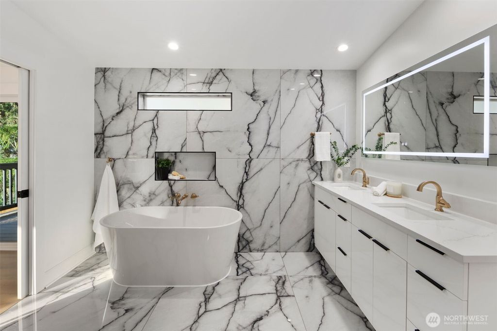 Photo of 9124 NE 139th Street, Kirkland, WA 98034 (MLS # 2443958)