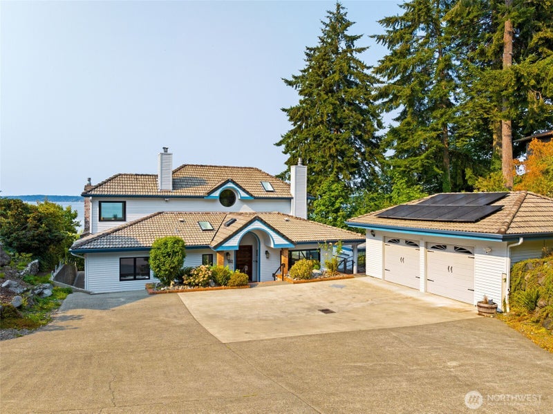 8032 61st Avenue NE