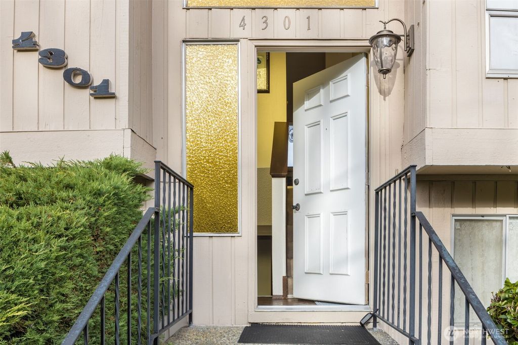 Photo of 4301 156th Street SW, Lynnwood, WA 98087 (MLS # 2460065)