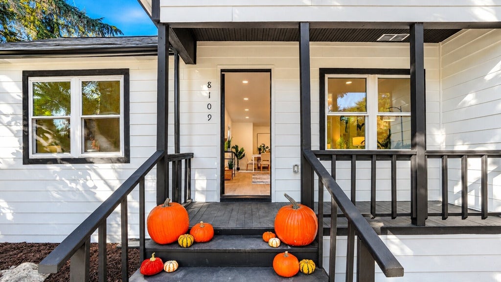 Photo of 8109 17th Avenue SW, Seattle, WA 98106 (MLS # 2559828)