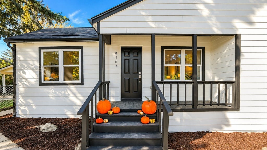 Photo of 8109 17th Avenue SW, Seattle, WA 98106 (MLS # 2559828)
