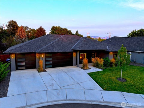 Photo of 122 Sonoma Place, Walla Walla, WA 99362 (MLS # 2576482)