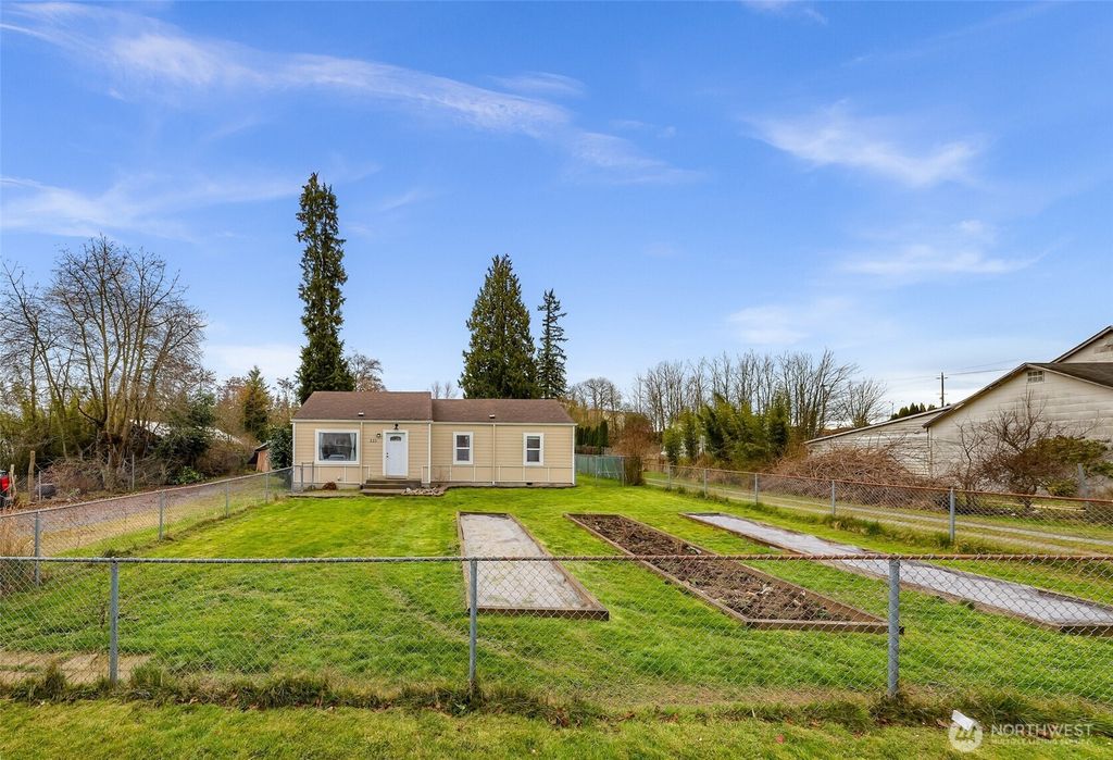 Photo of 222 W Marilyn Avenue, Everett, WA 98204 (MLS # 2487252)