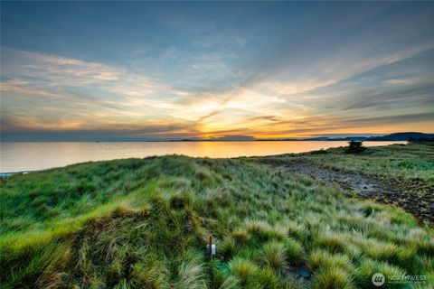 Photo of 4689 Surfcrest Drive, Oak Harbor, WA 98277 (MLS # 2526536)