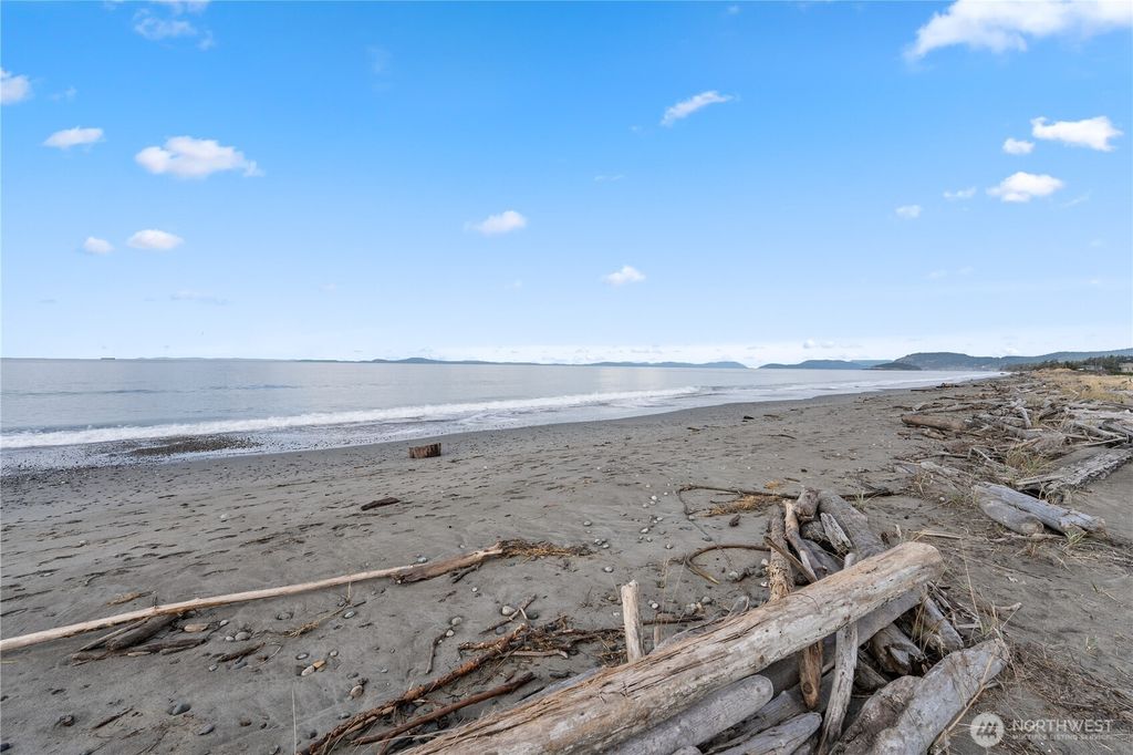 Photo of 4689 Surfcrest Drive, Oak Harbor, WA 98277 (MLS # 2526536)