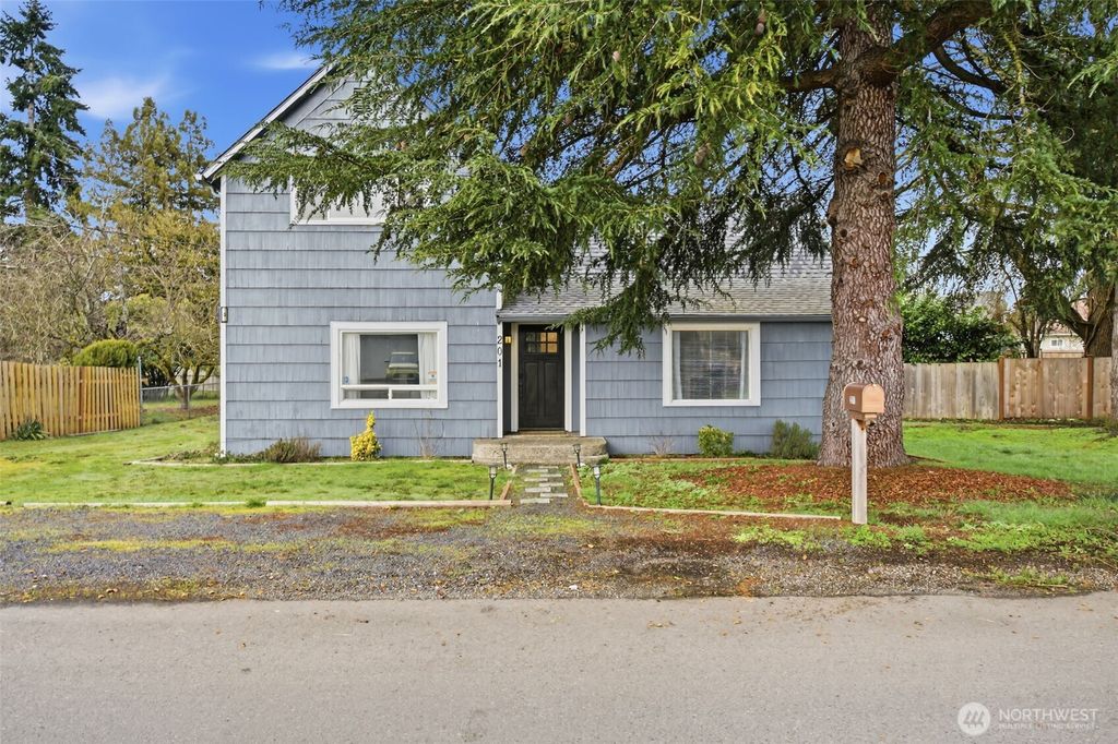 Photo of 201 Tilley Avenue, Centralia, WA 98531 (MLS # 2477458)