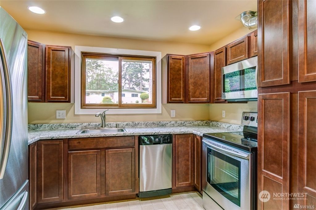 Photo of 628 S 305th Street, Federal Way, WA 98003 (MLS # 2053420)