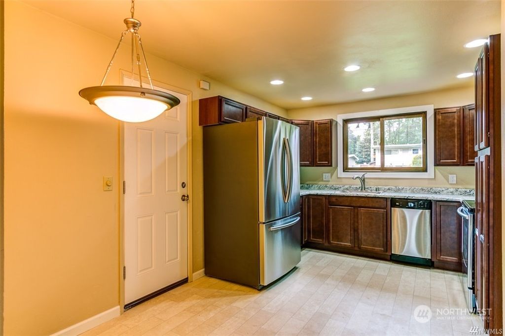 Photo of 628 S 305th Street, Federal Way, WA 98003 (MLS # 2053420)