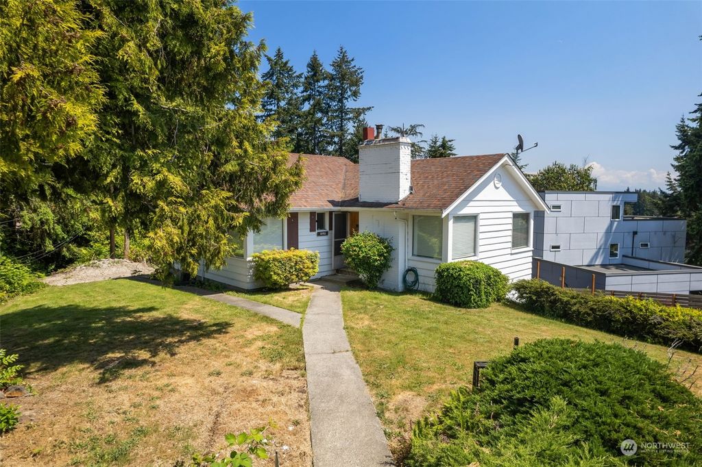 Photo of 13702 3rd Avenue NE, Seattle, WA 98125 (MLS # 2138645)