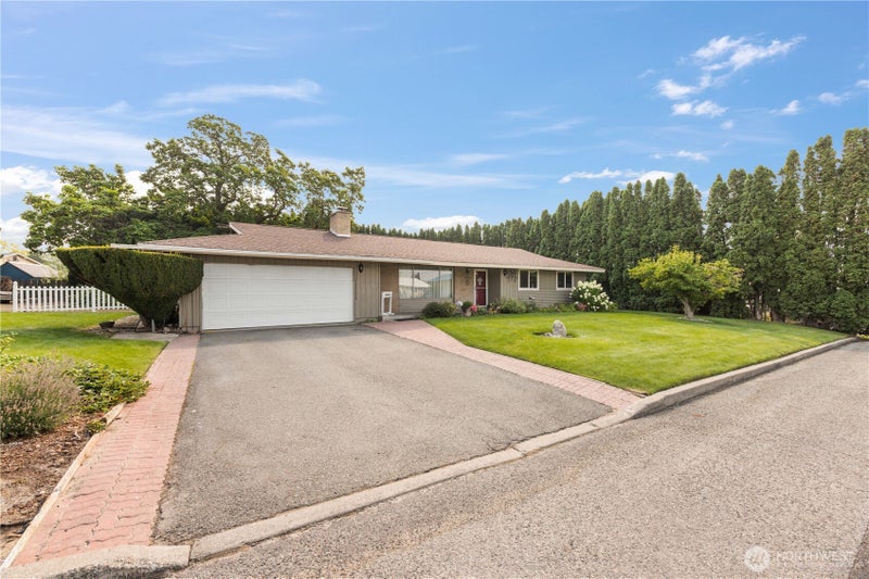 903 Selkirk Place