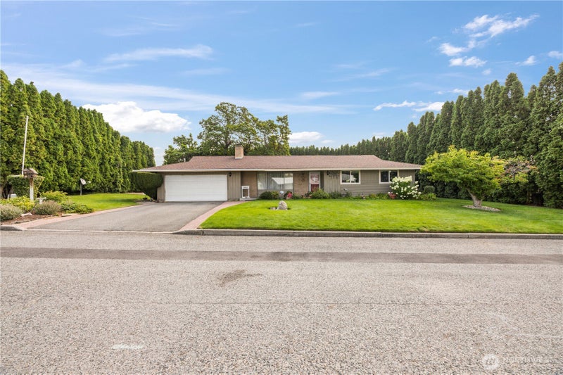 903 Selkirk Place