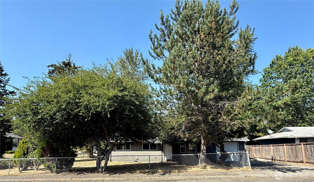 Photo of 12708 SE 164th Street, Renton, WA 98058 (MLS # 2573144)