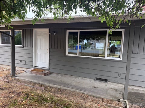 Photo of 12708 SE 164th Street, Renton, WA 98058 (MLS # 2573144)