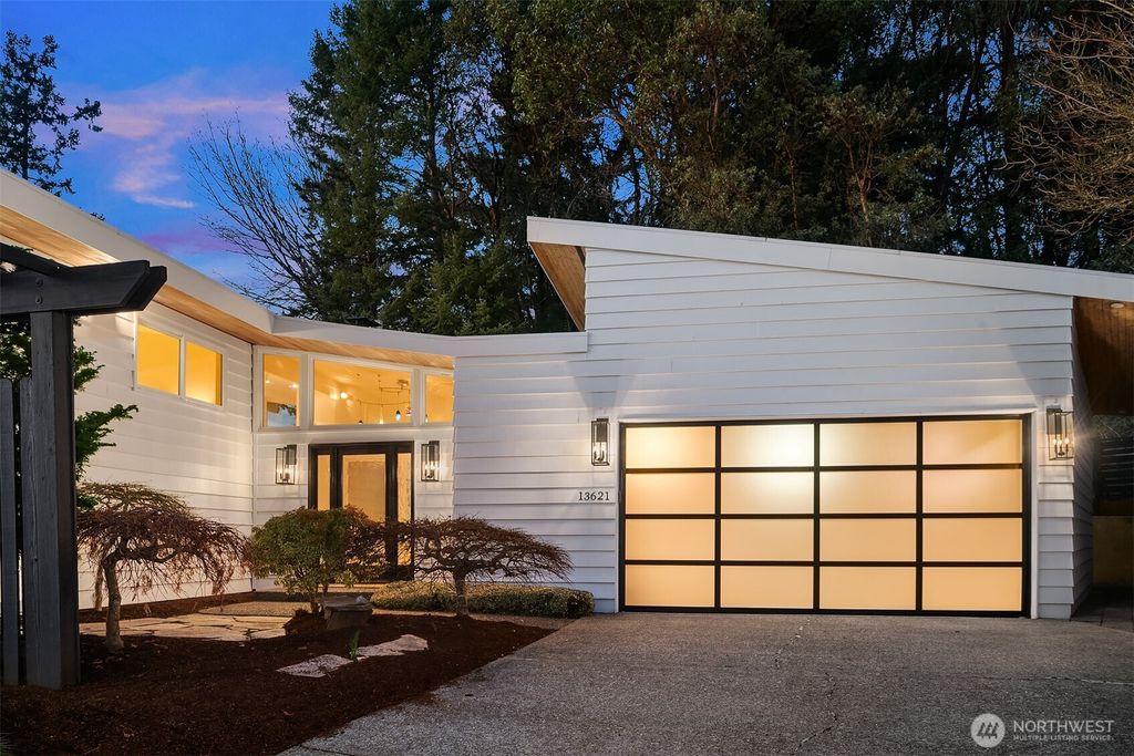 Photo of 13621 18th Avenue Ct SW, Burien, WA 98166 (MLS # 2482536)