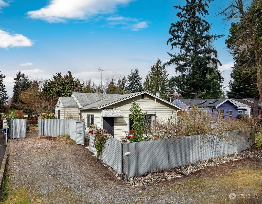 Photo of 15233 6th Avenue NE, Shoreline, WA 98155 (MLS # 2209835)
