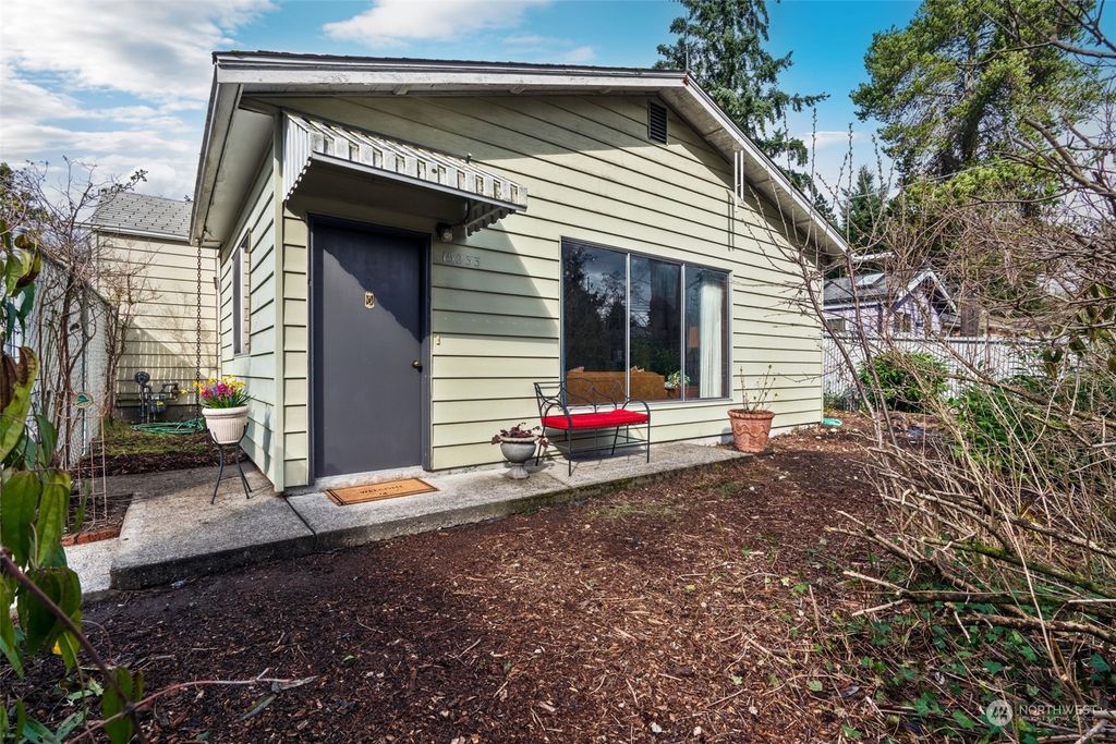 Photo of 15233 6th Avenue NE, Shoreline, WA 98155 (MLS # 2209835)
