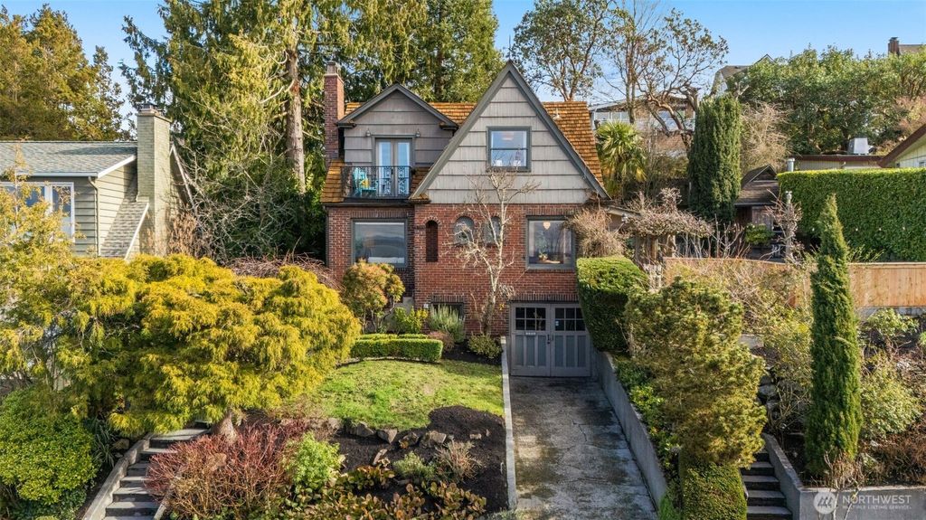 Photo of 6708 39th Avenue SW, Seattle, WA 98136 (MLS # 2477874)