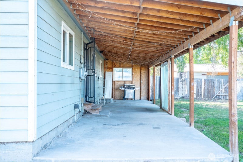 112 W Loop Drive