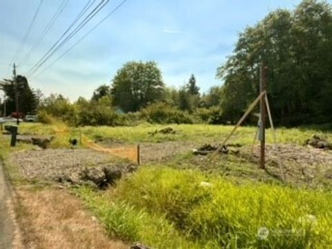 Photo of 517 W Huntley St, Aberdeen, WA 98520 (MLS # 2421547)
