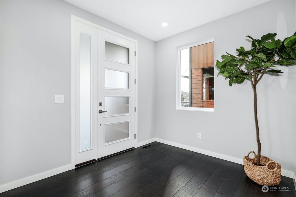 Photo of 6575 34th Avenue NE, Seattle, WA 98115 (MLS # 2057980)