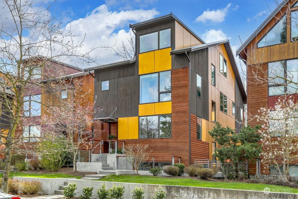 Photo of 6575 34th Avenue NE, Seattle, WA 98115 (MLS # 2057980)