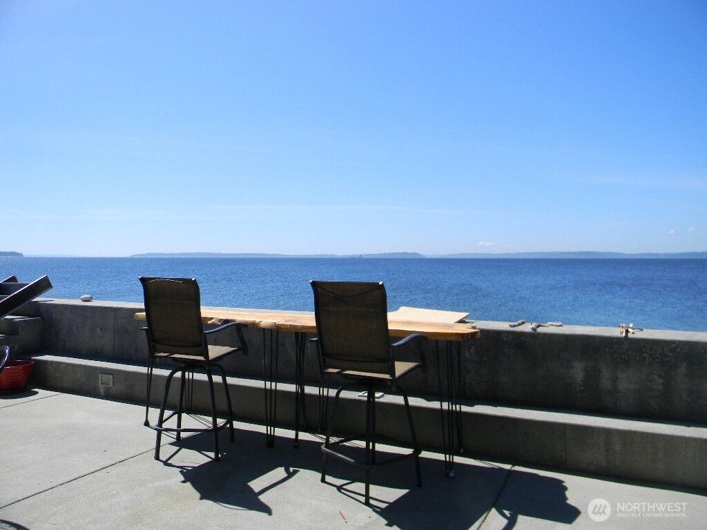 Photo of 196 Lake Avenue, Freeland, WA 98249 (MLS # 2524950)