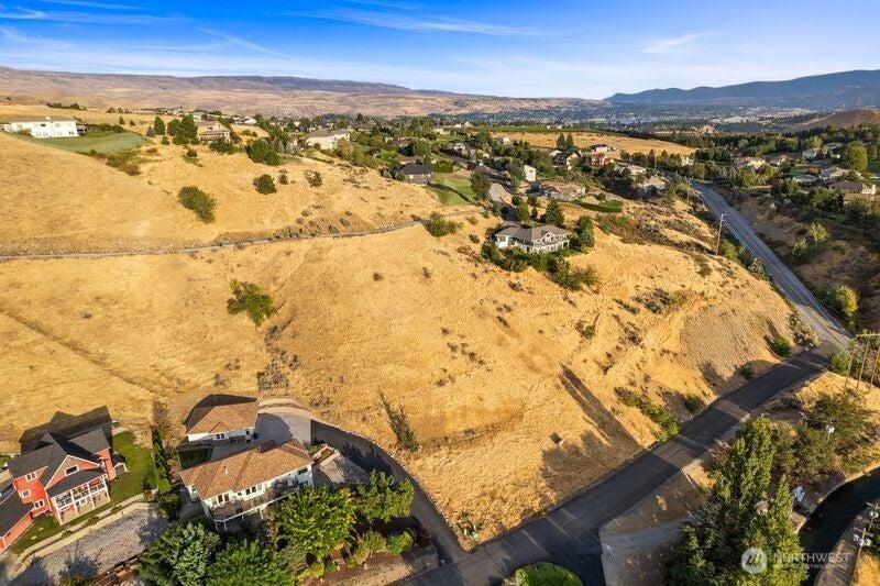 3825 Sunridge Ln