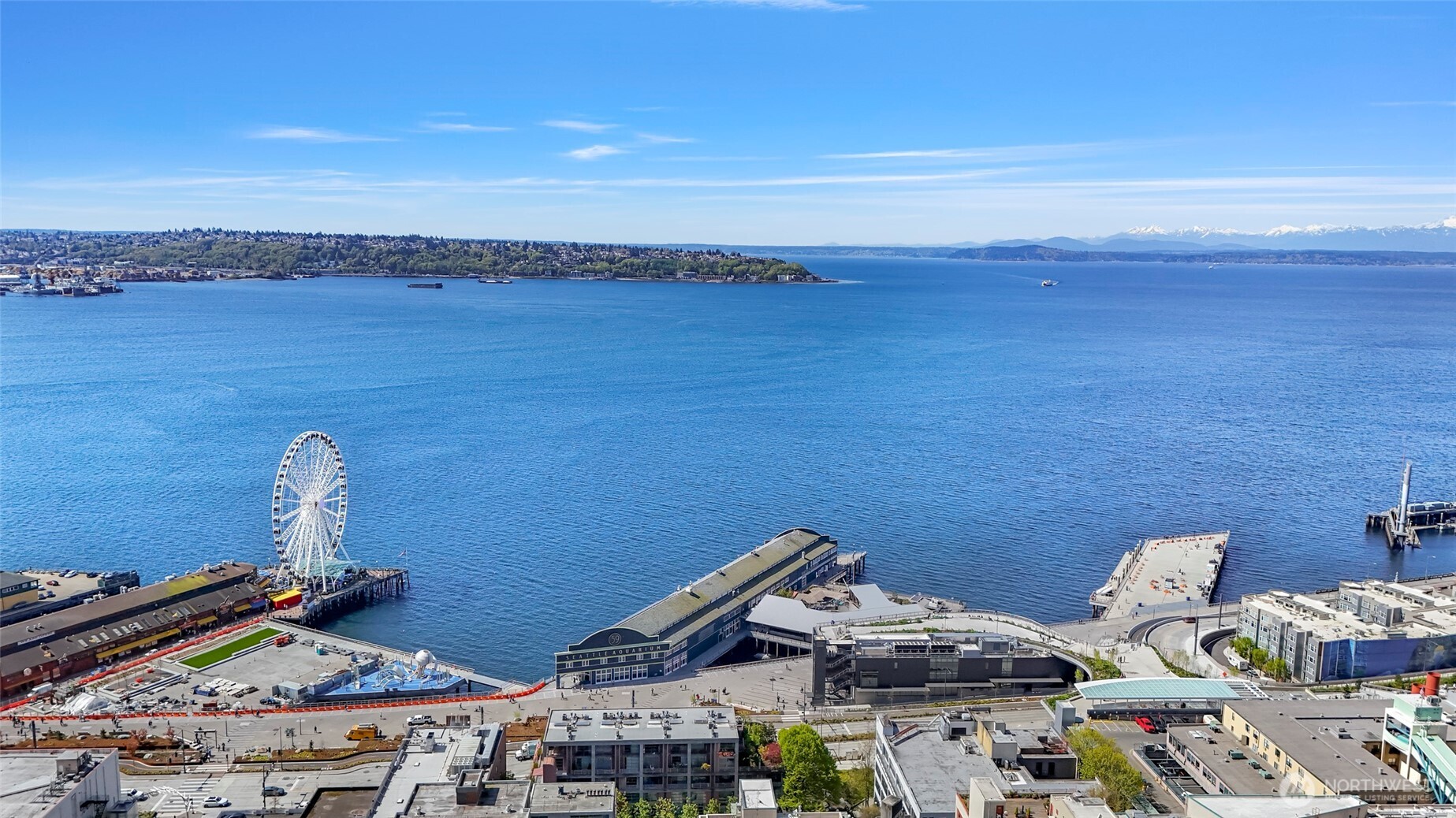 1415 2nd Avenue 2510