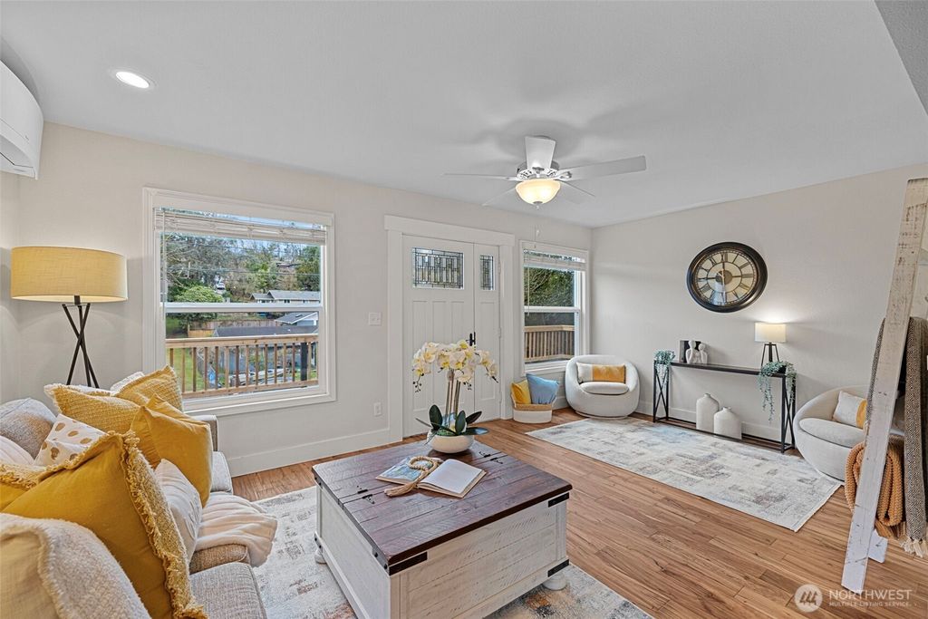 Photo of 3931 Grand Avenue, Everett, WA 98201 (MLS # 2345538)
