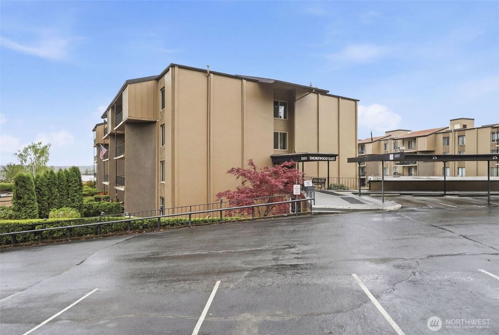 Photo of 5585 E Evergreen Boulevard #5305, Vancouver, WA 89661 (MLS # 2507131)