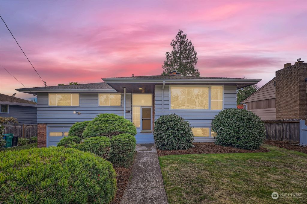 Photo of 1825 NW 204th Street, Shoreline, WA 98177 (MLS # 2306135)