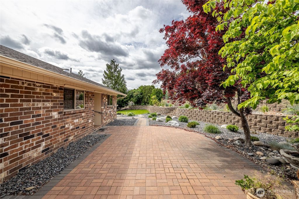 Photo of 1632 Tanda Lane, Wenatchee, WA 98801 (MLS # 2524978)