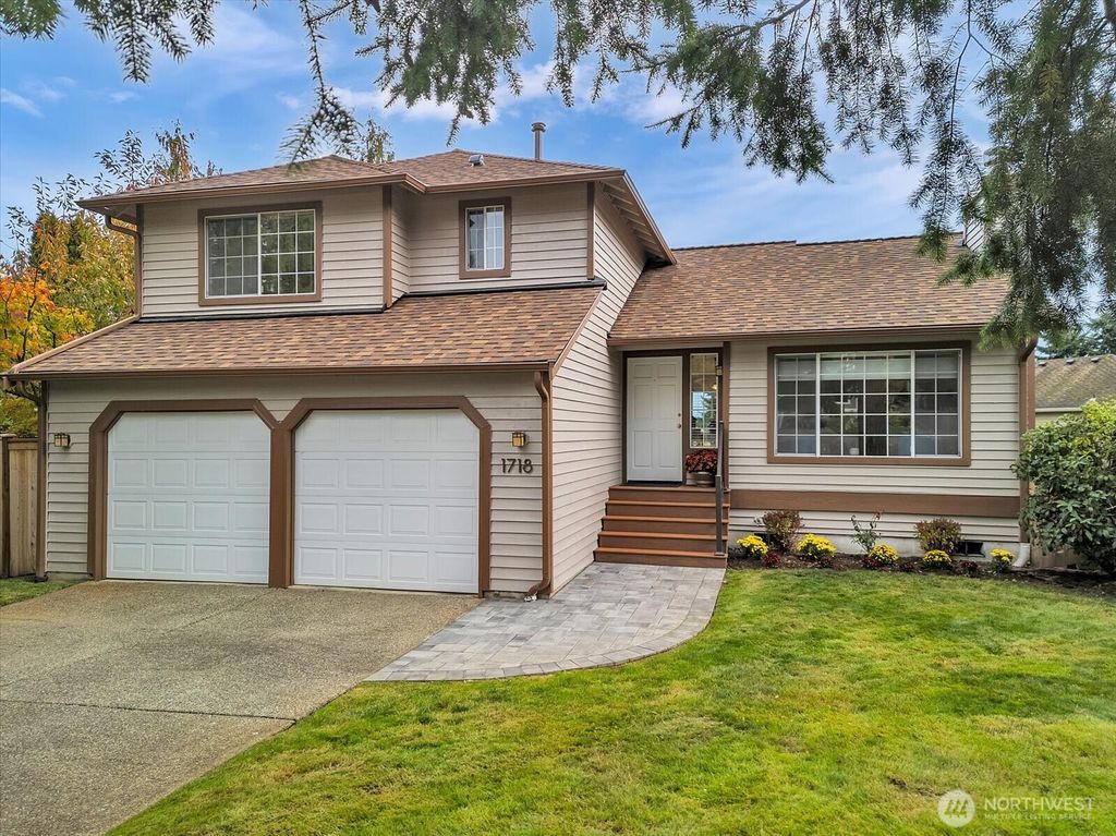 Photo of 1718 NE 221 Place NE, Sammamish, WA 98074 (MLS # 2448306)