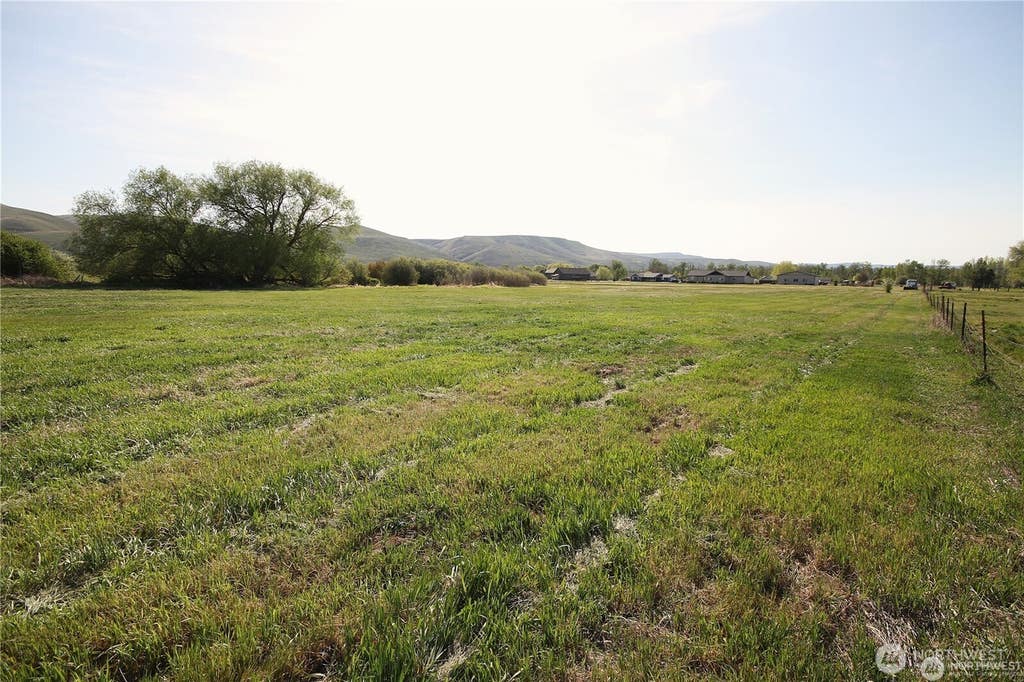 Photo of 0 Heron Farm Lane, Ellensburg, WA 98926 (MLS # 2562210)
