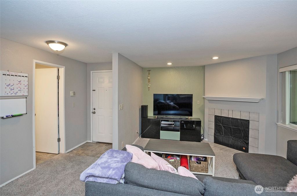 Photo of 4231 NE 5th Street #E201, Renton, WA 98059 (MLS # 2353689)