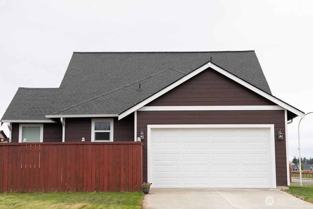 Photo of 710 Miller Street, Winlock, WA 98596 (MLS # 2586871)