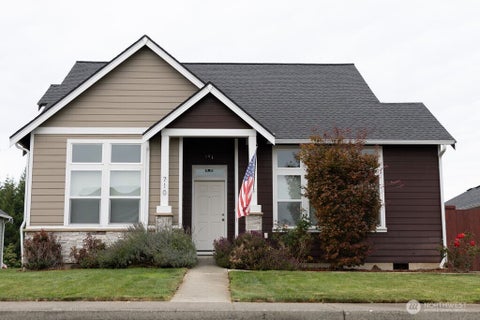 Photo of 710 Miller Street, Winlock, WA 98596 (MLS # 2586871)