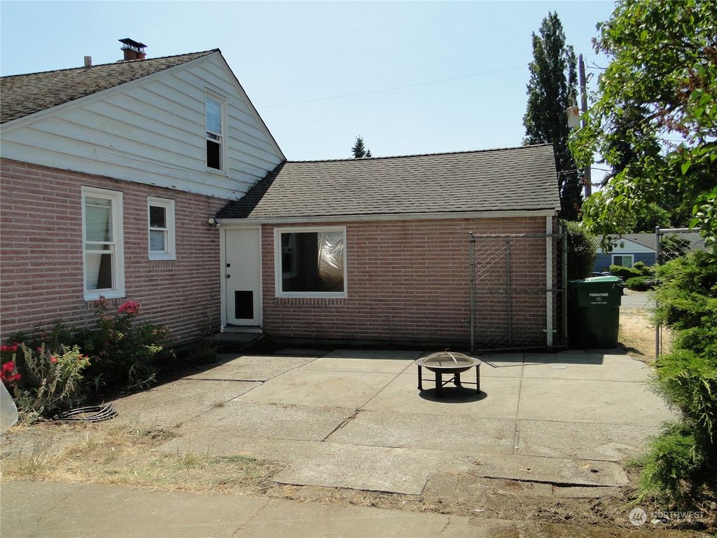 Photo of 2328 NE 128th Street, Seattle, WA 98125 (MLS # 2141792)