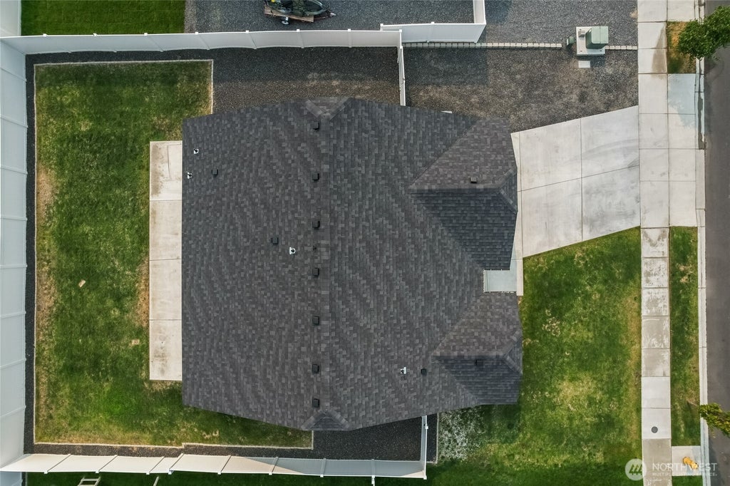 Photo of 4229 W Cove West Drive, Moses Lake, WA 98837 (MLS # 2560928)