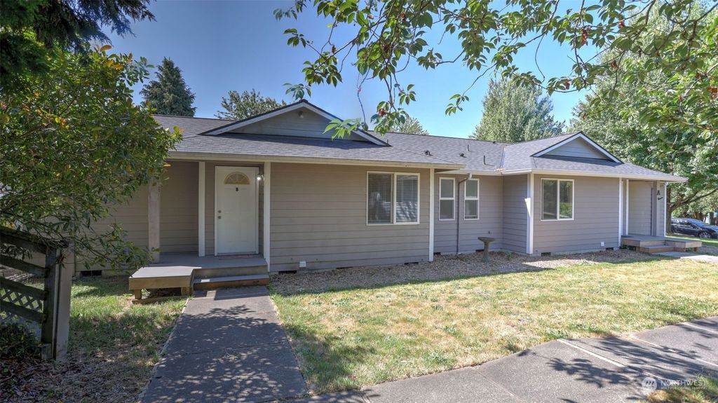 Photo of 1921 Chestnut Street, Everett, WA 98201 (MLS # 2268204)