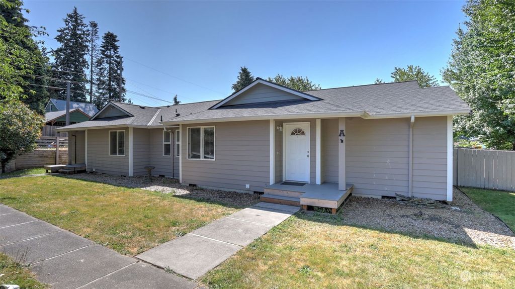 Photo of 1921 Chestnut Street, Everett, WA 98201 (MLS # 2268204)