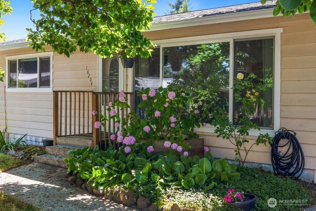 Photo of 16204 Corliss Place N, Shoreline, WA 98133 (MLS # 2395368)